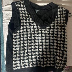 Wild Fable Houndstooth Sweater Vest